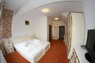 Отель Complex Monterai Пояна-Брашов Стандартный двухместный номер с 2 отдельными кроватями-1