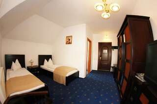 Отель Complex Monterai Пояна-Брашов Стандартный двухместный номер с 2 отдельными кроватями-4